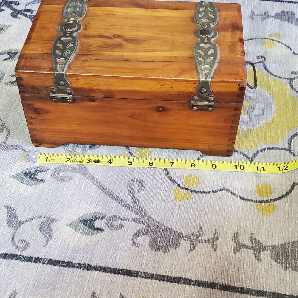 McGraw Company Wooden Keepsake  Box with Metal Accents VINTAGE - Picture 4 of 8